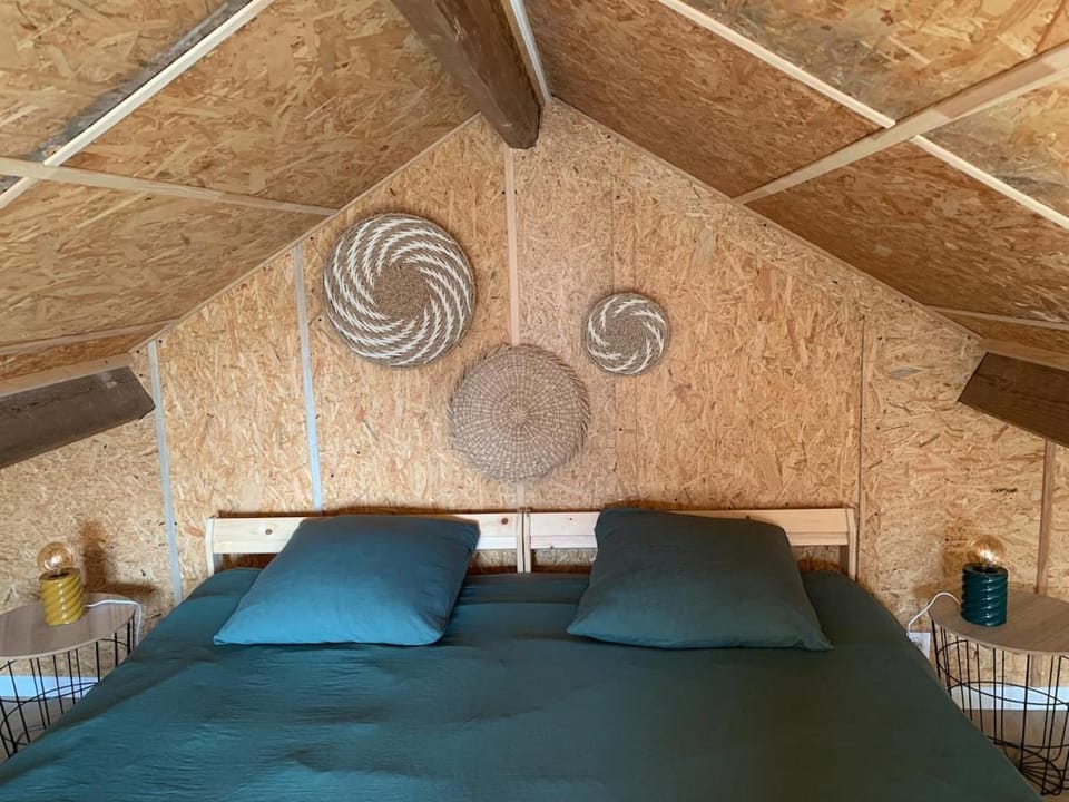 Maison-studio avec mezzanine au calme, bien située Apartment in Pays de la Loire