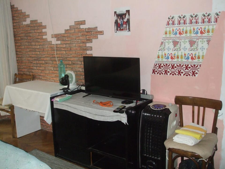 TV and multimedia, Coffee/tea facilities, View (from property/room), Photo of the whole room, Decorative detail, Seating area, internet, towels