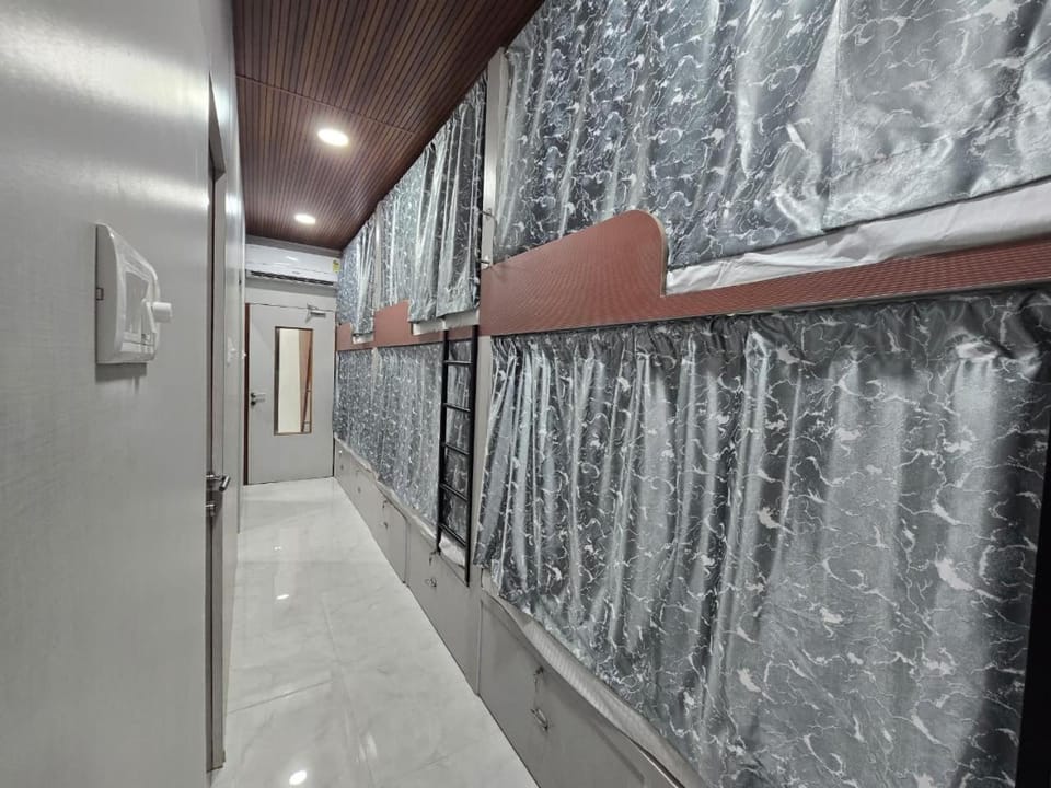 The CLOUD CABIN STAY Cabin in Mumbai