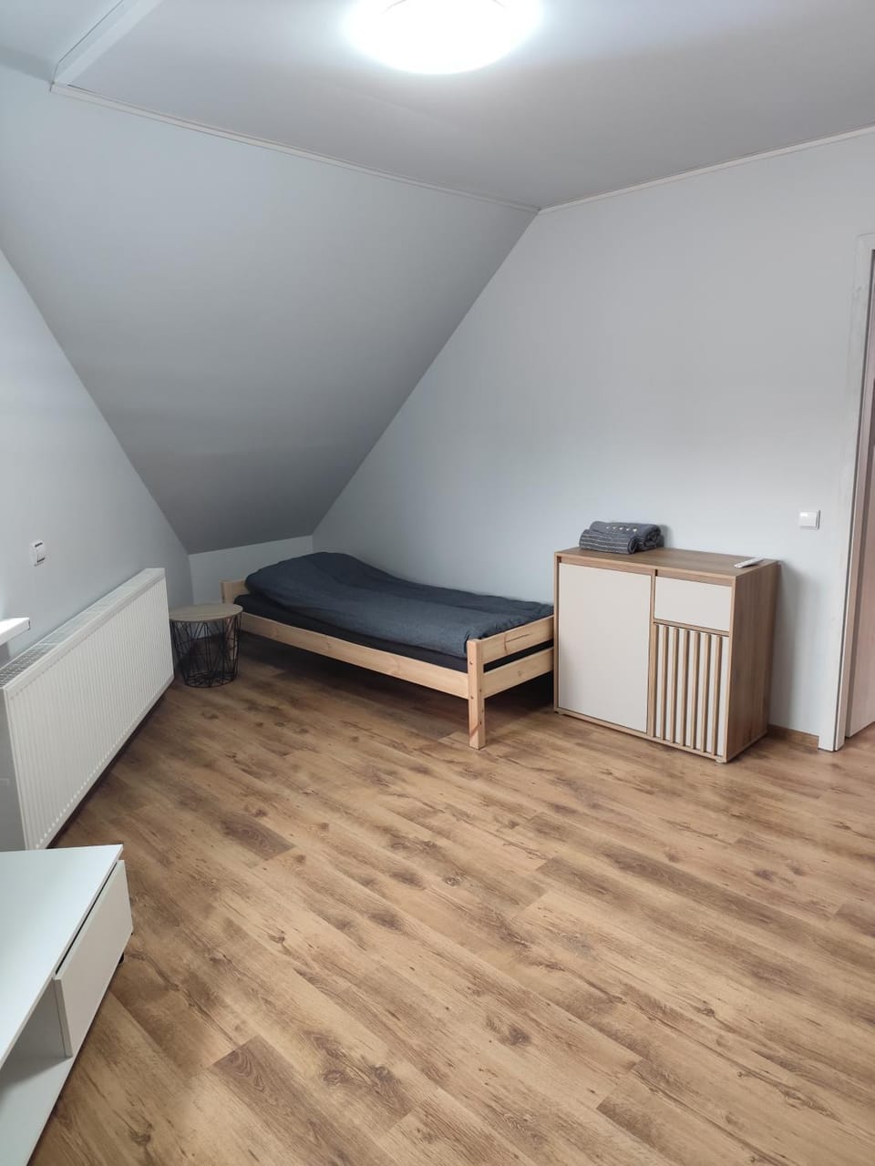Bed, Seating area