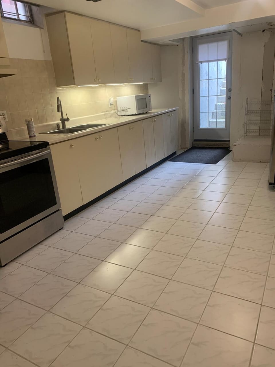 Spacious Basement Apartment in GTA Apartment in Halton Hills