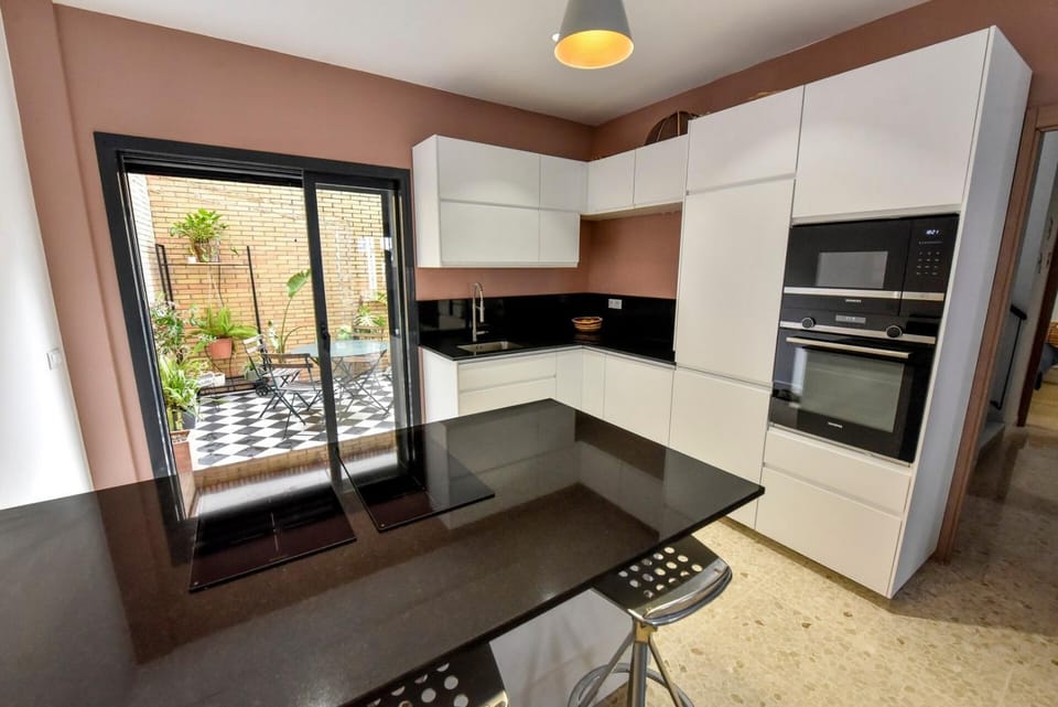 Dining area, oven, stove