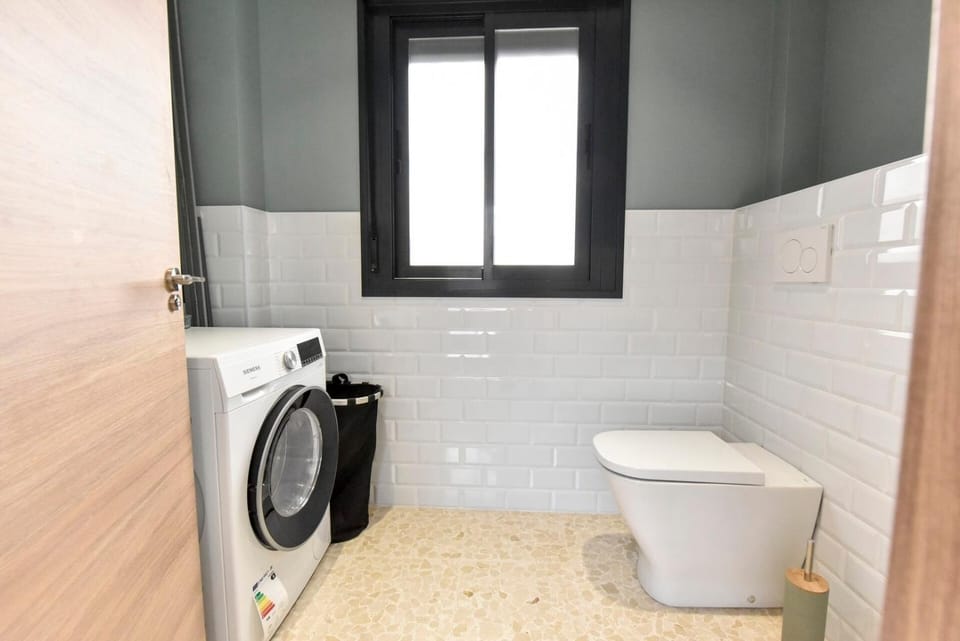 Toilet, washing machine