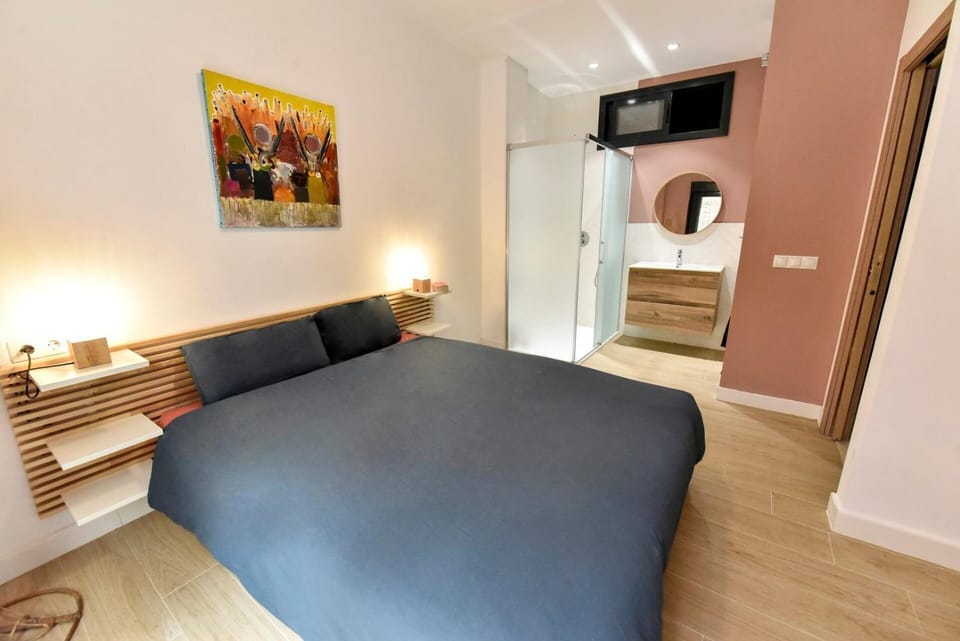 Bed, Photo of the whole room, Bedroom