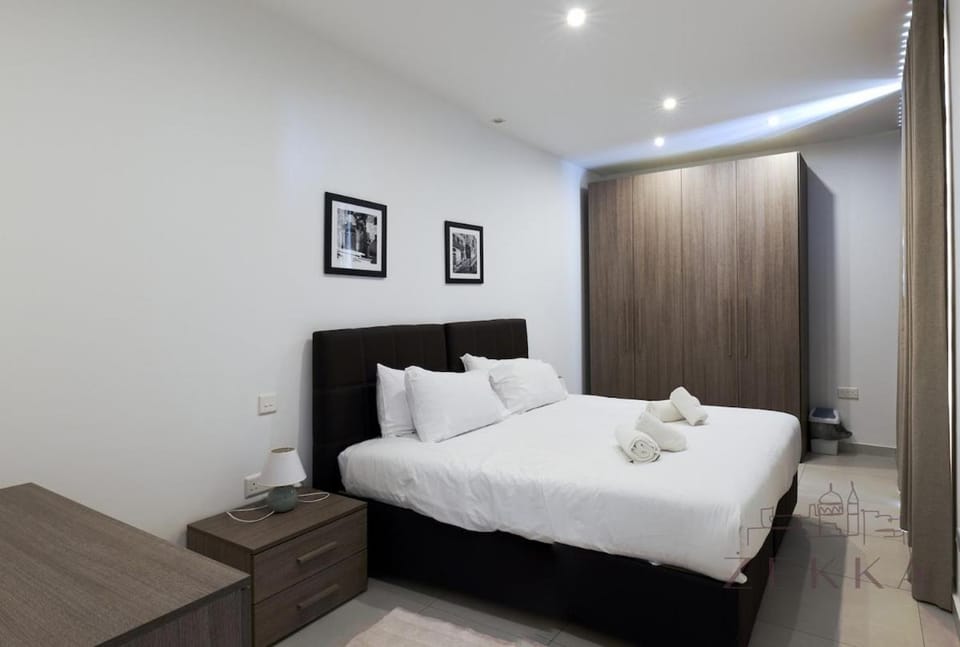 Large 3BR Flat with Exceptional Marina Views Apartment in Malta
