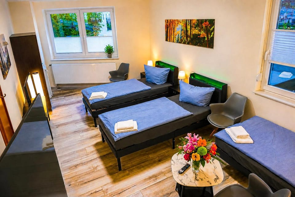 Bed, Living room, Photo of the whole room, Seating area, Bedroom, towels