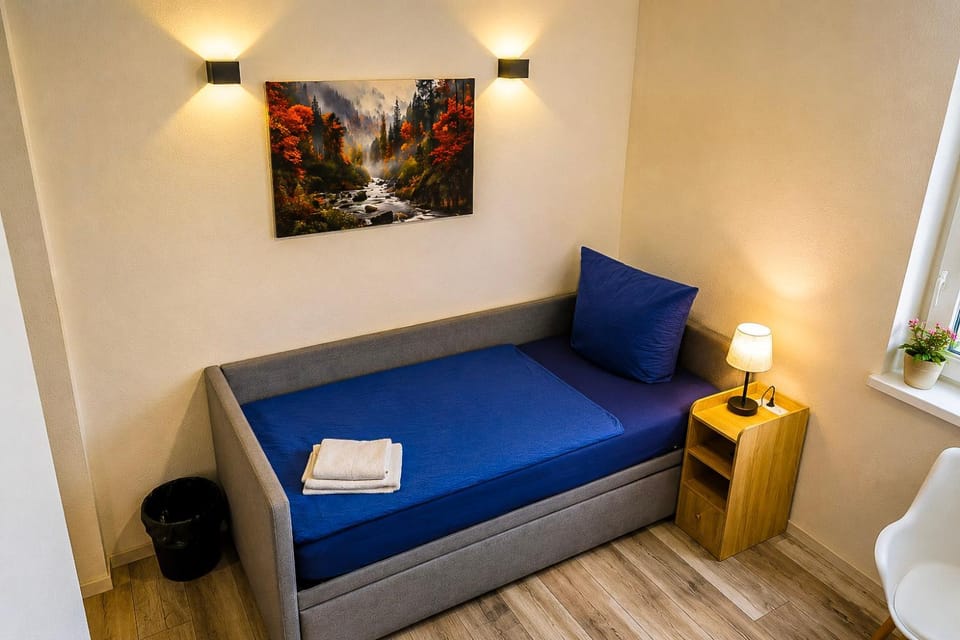 Bed, Living room, Photo of the whole room, Seating area, Bedroom, towels