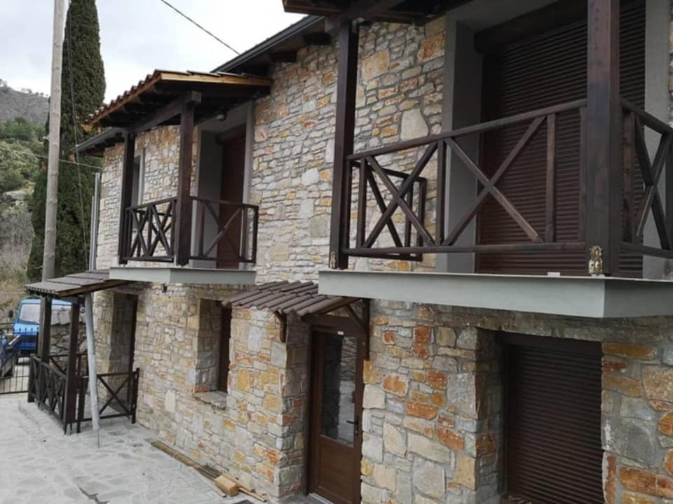 Property building, Patio, Facade/entrance