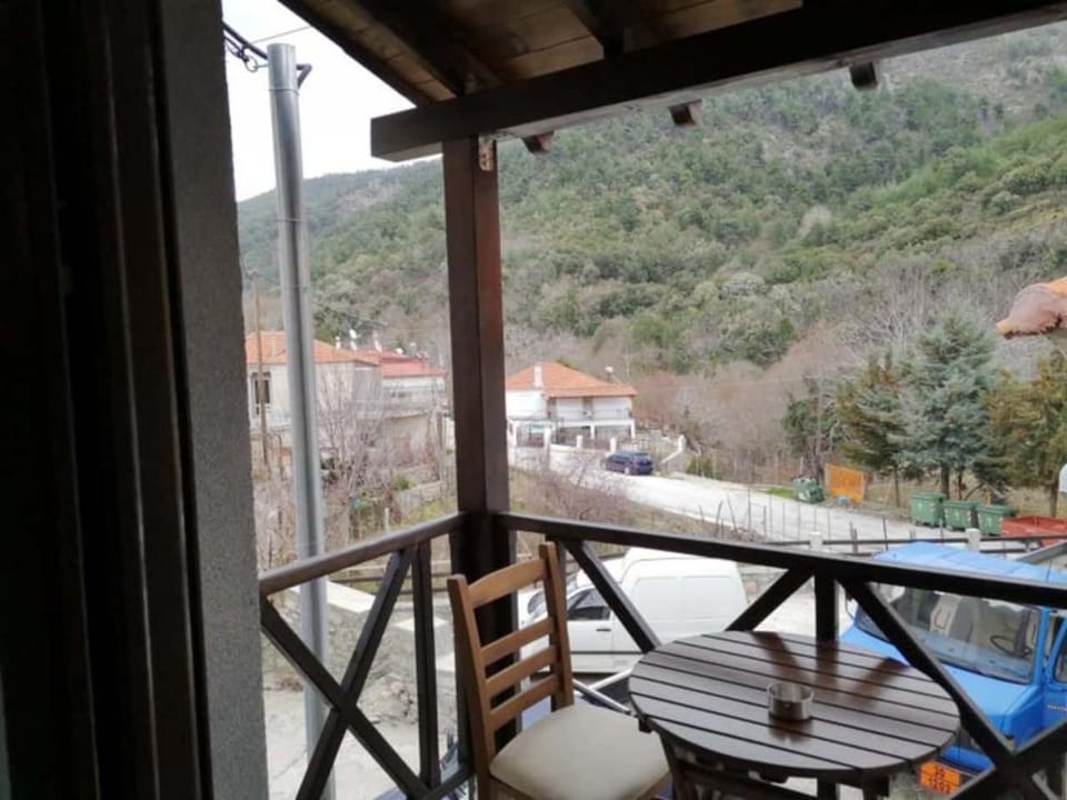 Balcony/Terrace, Mountain view