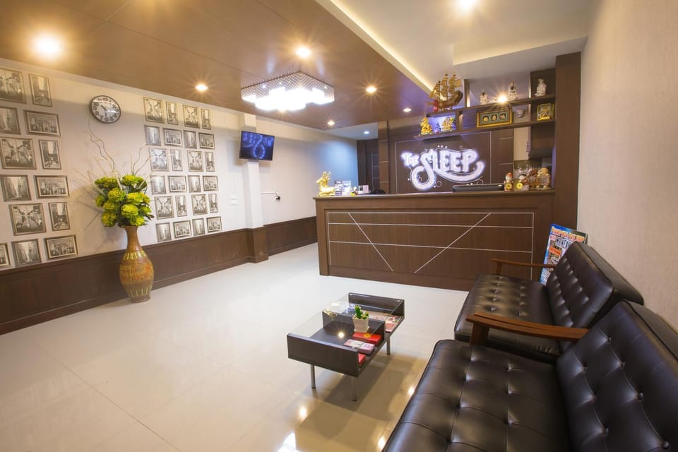 Communal lounge/ TV room, Lobby or reception, Decorative detail, On site