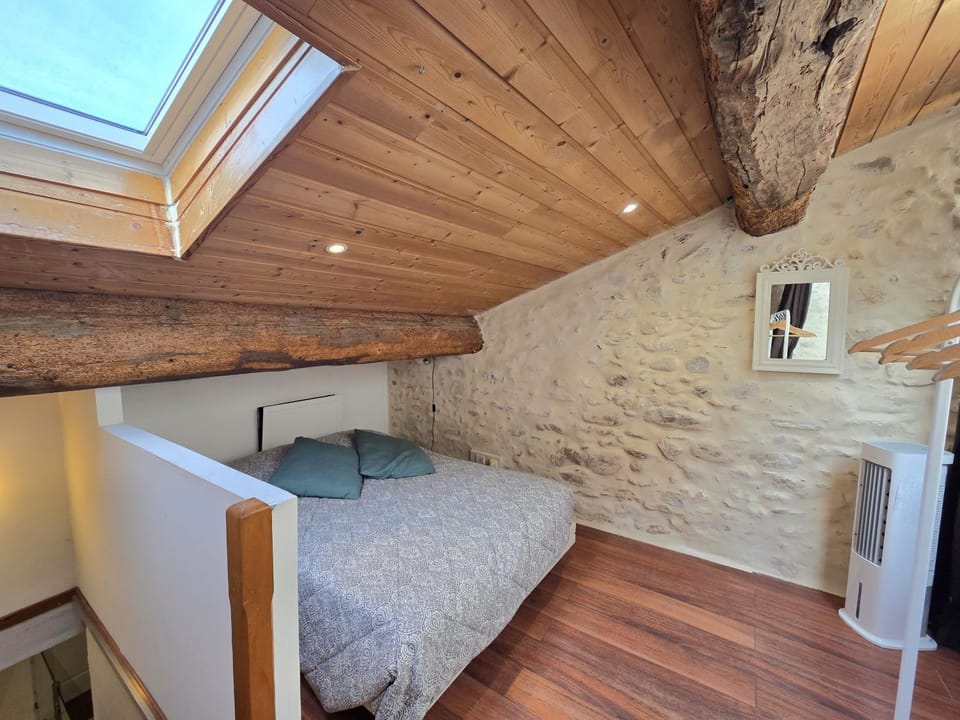 Bed, Night, Photo of the whole room, Bedroom