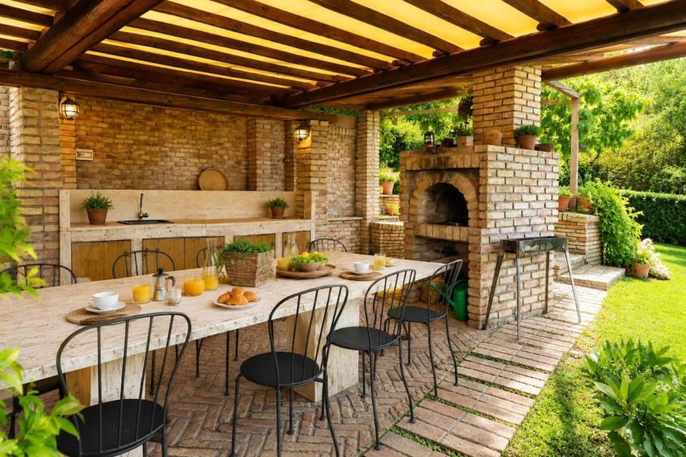 Patio, Spring, Day, BBQ facilities, Garden, Living room, Seating area, Dining area, Garden view, flat iron