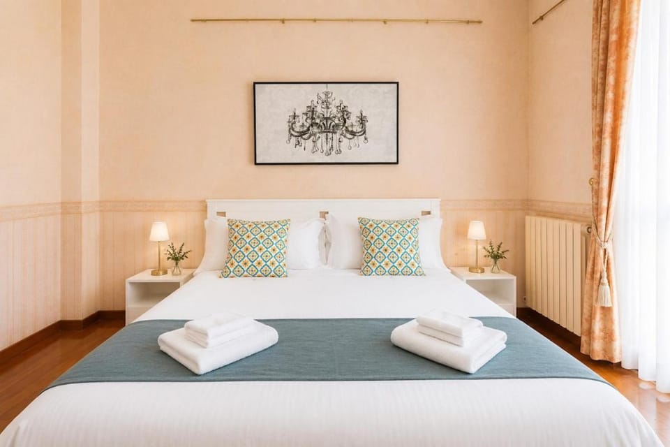 Bed, Photo of the whole room, Bedroom, towels