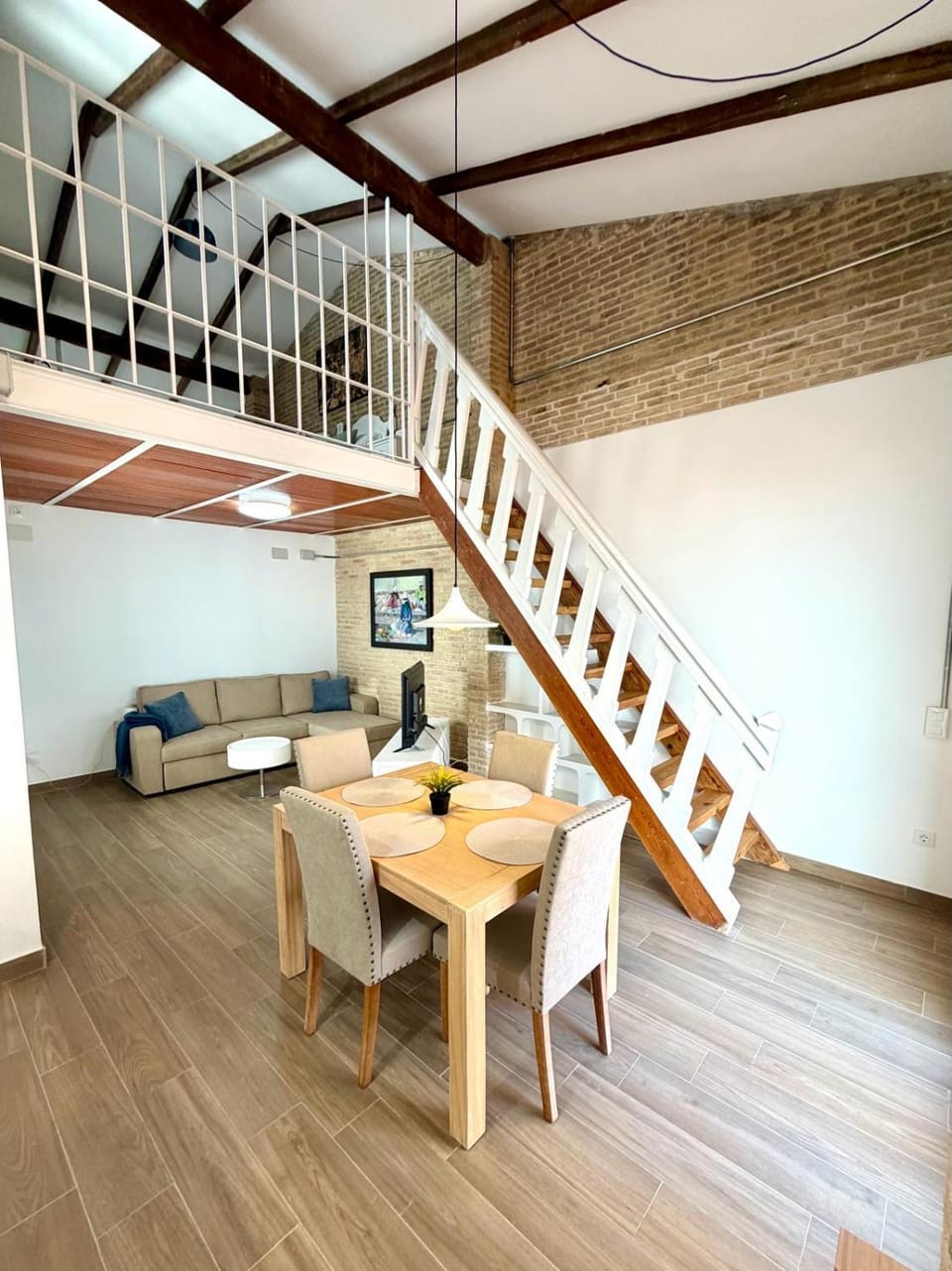 Photo of the whole room, Dining area