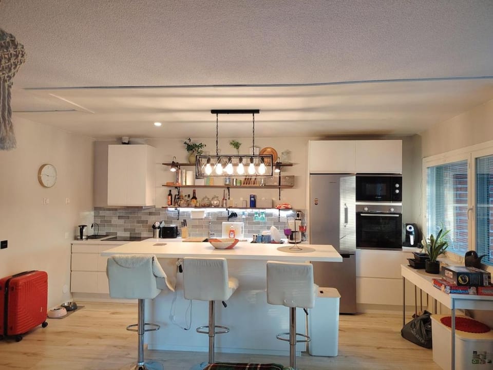 Kitchen or kitchenette, Dining area, dishwasher, oven, pet friendly, stove, toaster