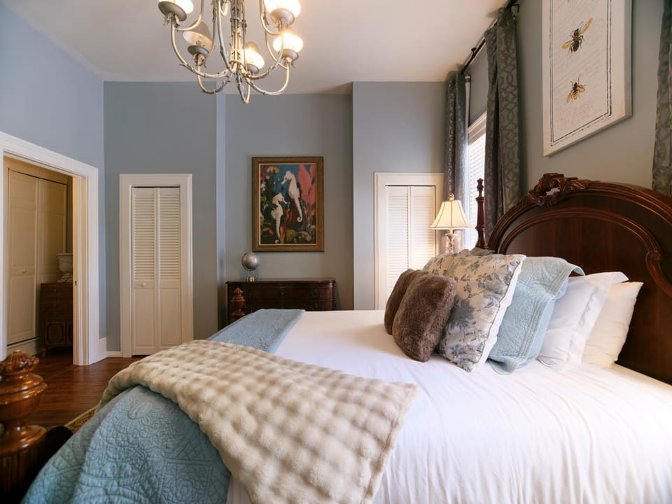 Historic Hall House Garden Level, 2 King Bedrooms, Walk to Forsyth Park House in Savannah