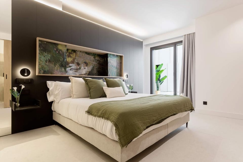 Bed, Photo of the whole room, Bedroom