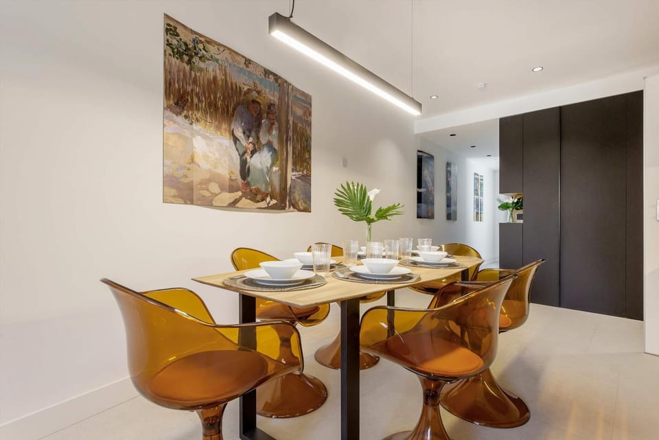 Living room, Seating area, Dining area