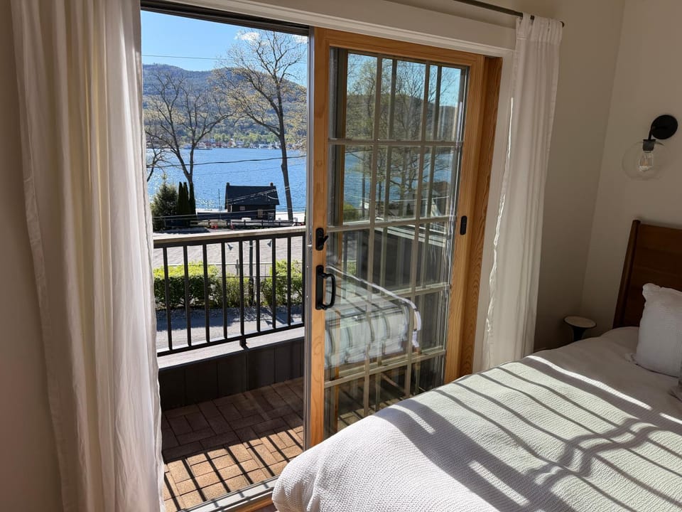 Deluxe Lodge Lakefront On Lake George #7 House in Queensbury