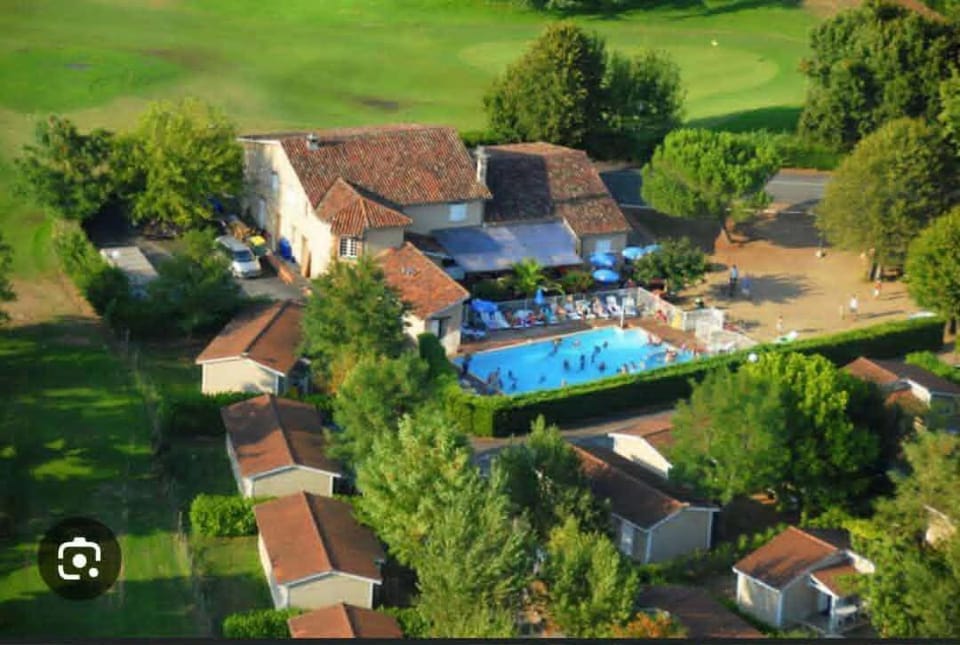 Chalet La Caz'à Joooh Campground/ 
RV Resort in Occitanie