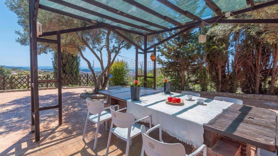 Property building, Balcony/Terrace, Living room