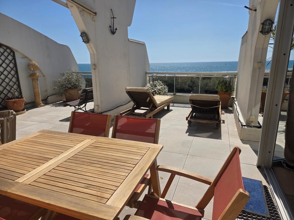L indecent Apartment in La Grande-Motte