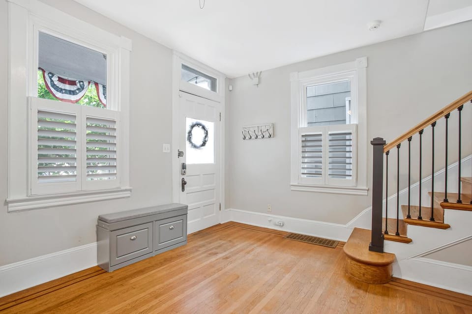 Walk to DTA & USNA Pet-Friendly Home House in Spa Creek