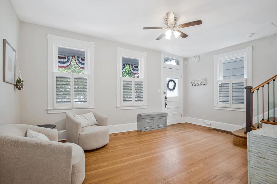 Walk to DTA & USNA Pet-Friendly Home House in Spa Creek