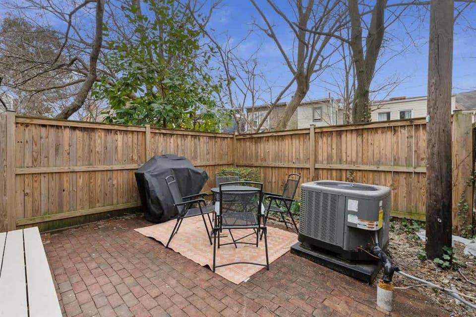 Historic Charm Steps from City Dock and the Yard House in Spa Creek