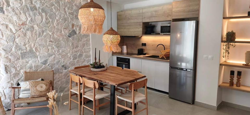 Dining area, kitchen