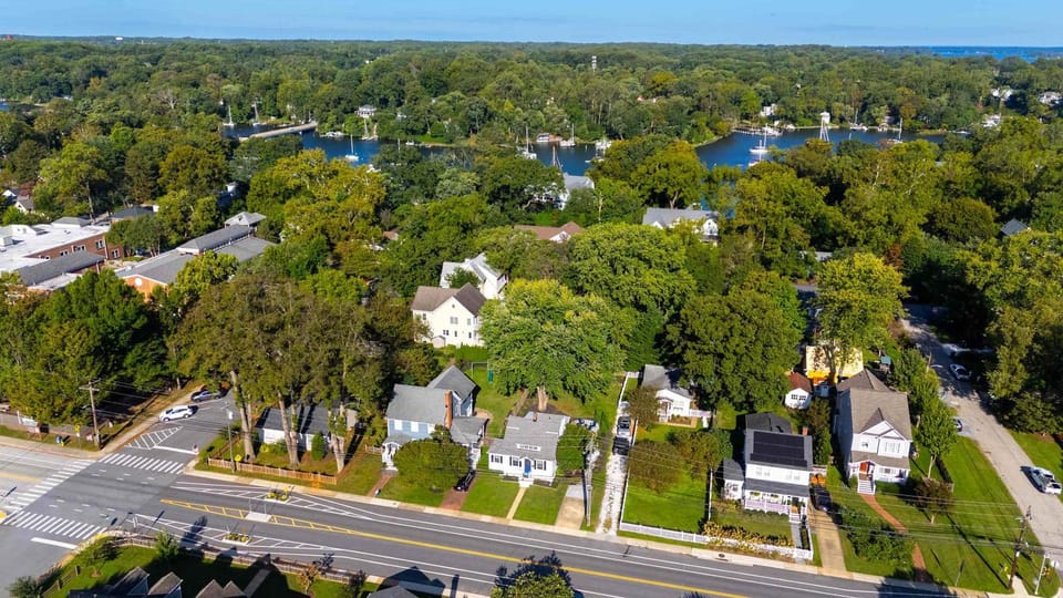 Pet-Friendly Cottage Walk to USNA Stadium House in Annapolis