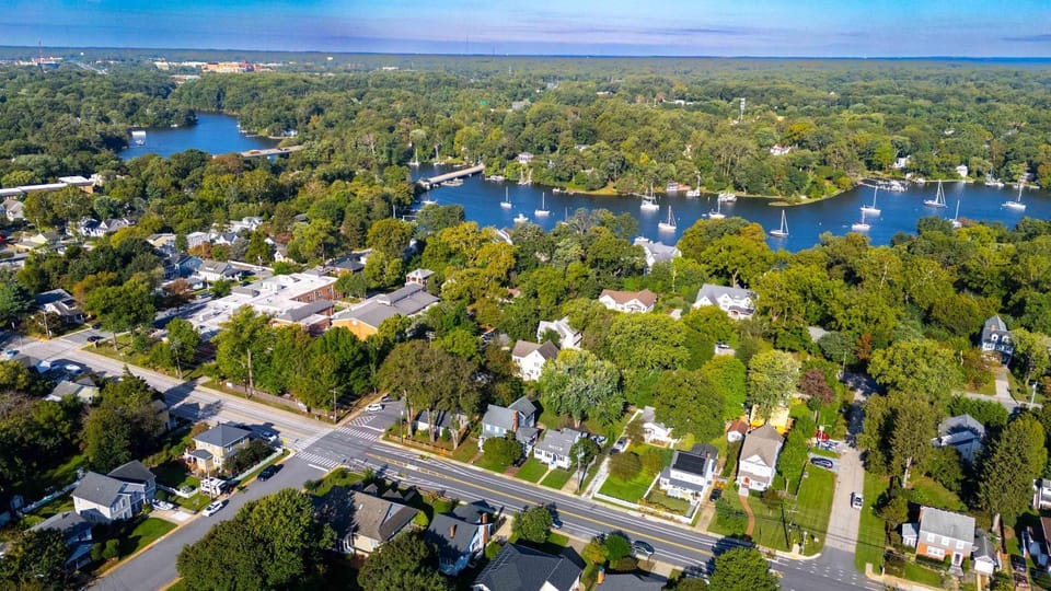 Pet-Friendly Cottage Walk to USNA Stadium House in Annapolis