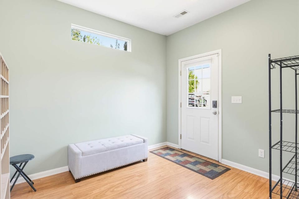 Walk to Navy Stadium Private Studio w Parking Apartment in Annapolis