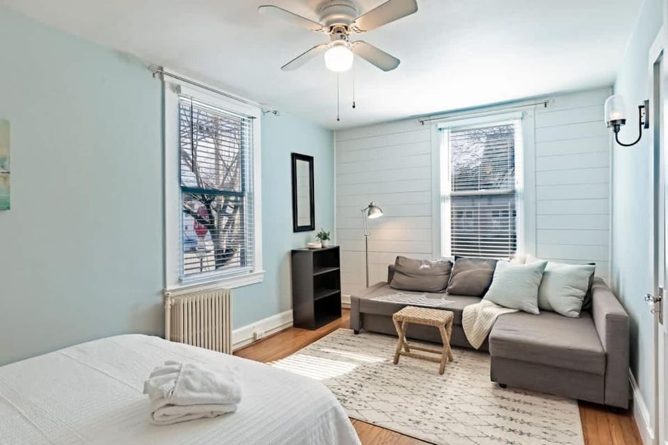 Pet Friendly Park Free & Walk to USNA Stadium House in Annapolis