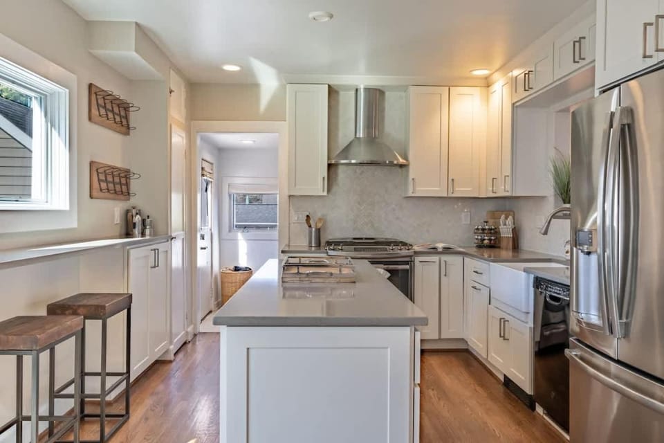 Pet Friendly Park Free & Walk to USNA Stadium House in Annapolis