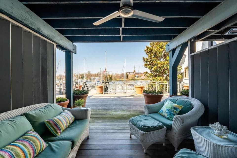 Captains Quarters Waterfront & Pool House in Spa Creek