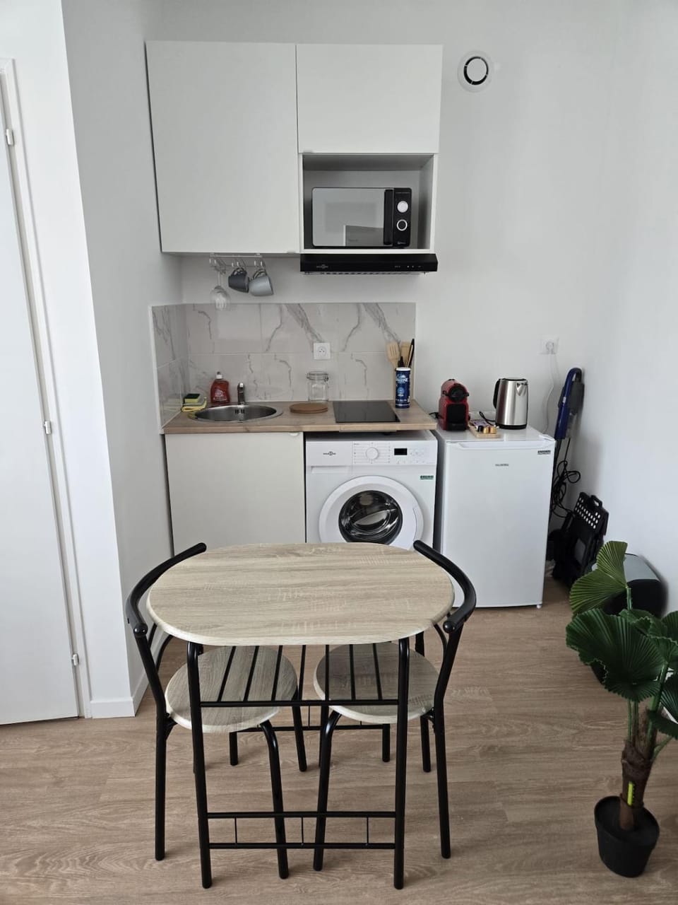 Kitchen or kitchenette