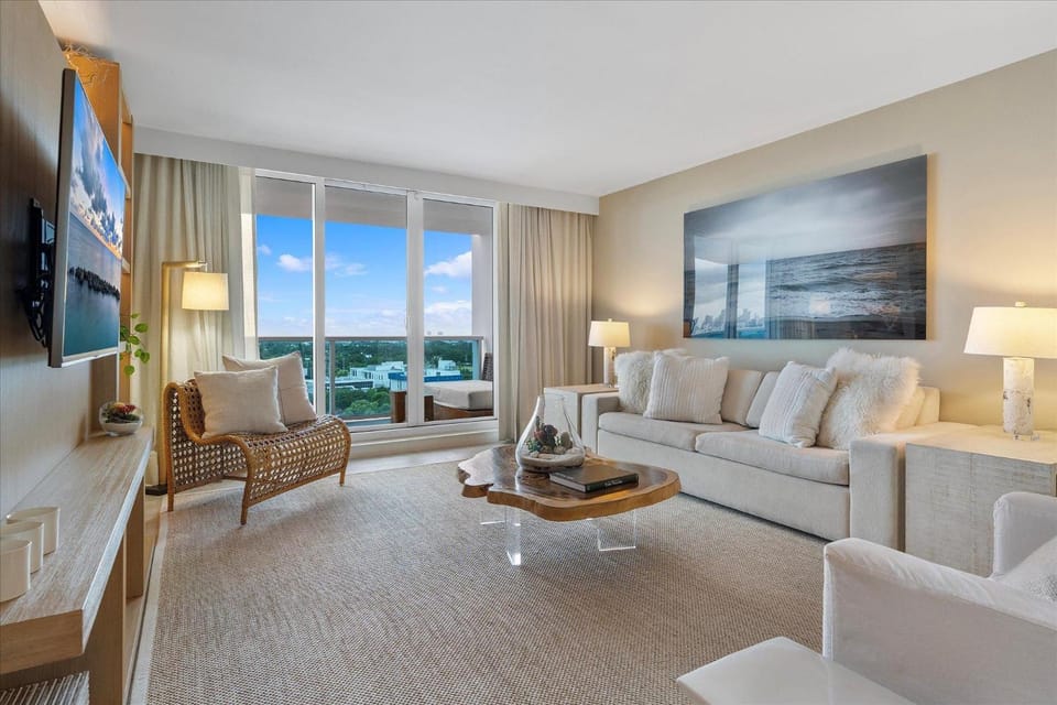 Mar Y Luna 1227 House in South Beach Miami