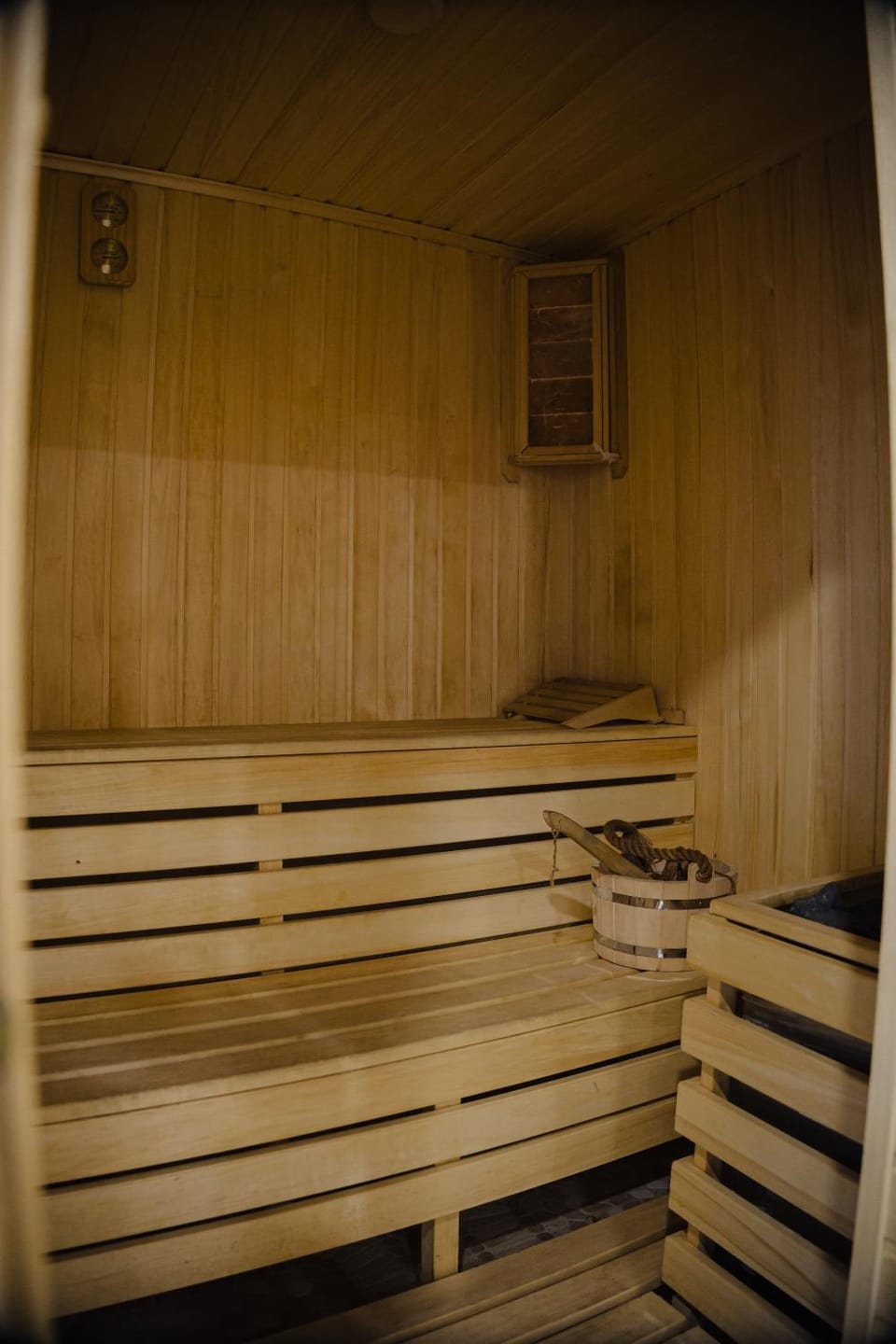 Sauna, Area and facilities
