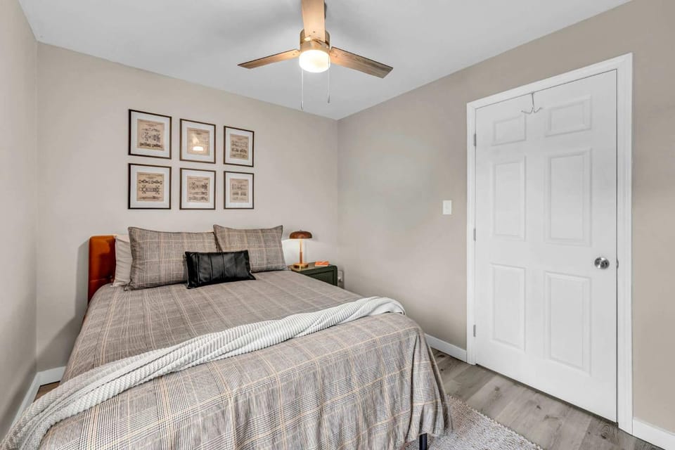 Steps from Spa - Sleeps 4 - Near CVNP Apartment in Cuyahoga Falls