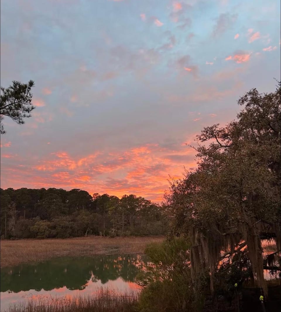 Spacious 3 Bedroom - 2 Bath Home! Gorgeous Waterfront Sunsets - 5 Min to Parris Island House in Port Royal