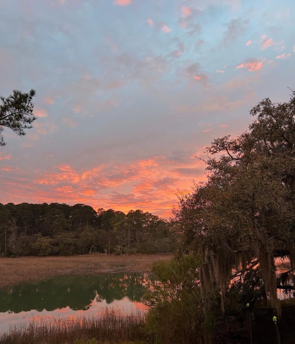 Spacious 3 Bedroom - 2 Bath Home! Gorgeous Waterfront Sunsets - 5 Min to Parris Island House in Port Royal