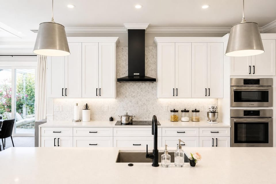 Kitchen or kitchenette, oven
