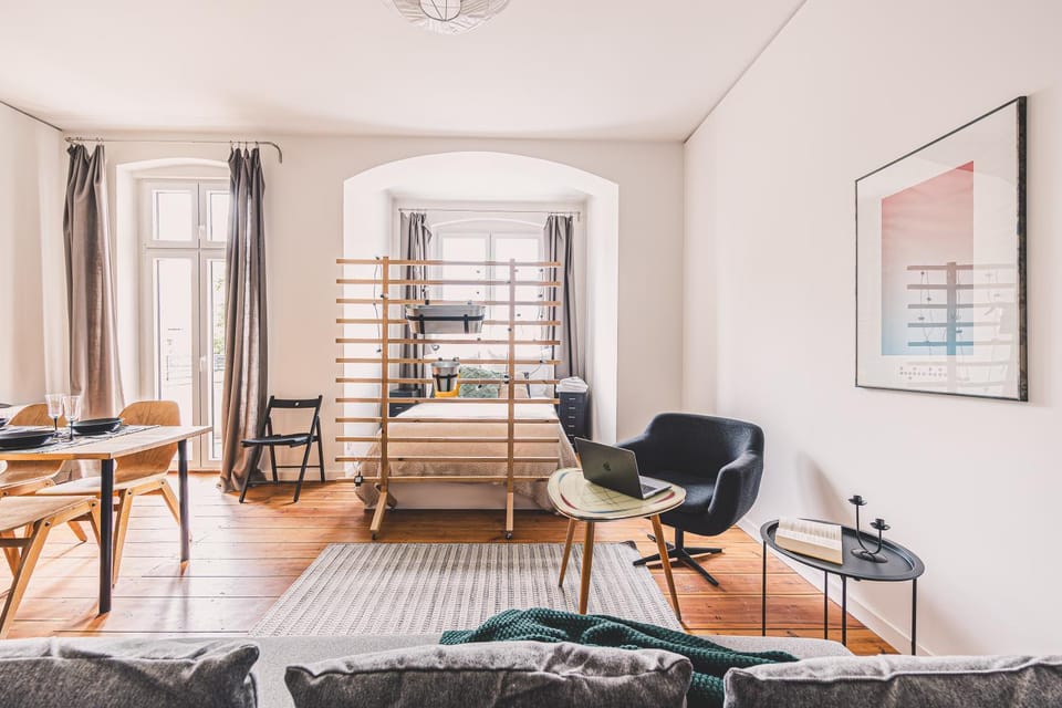 Bed, Living room, Photo of the whole room, Seating area, Dining area, Bedroom
