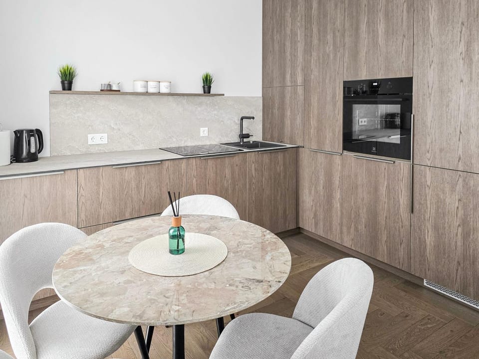 Kitchen or kitchenette, Dining area, oven, stove