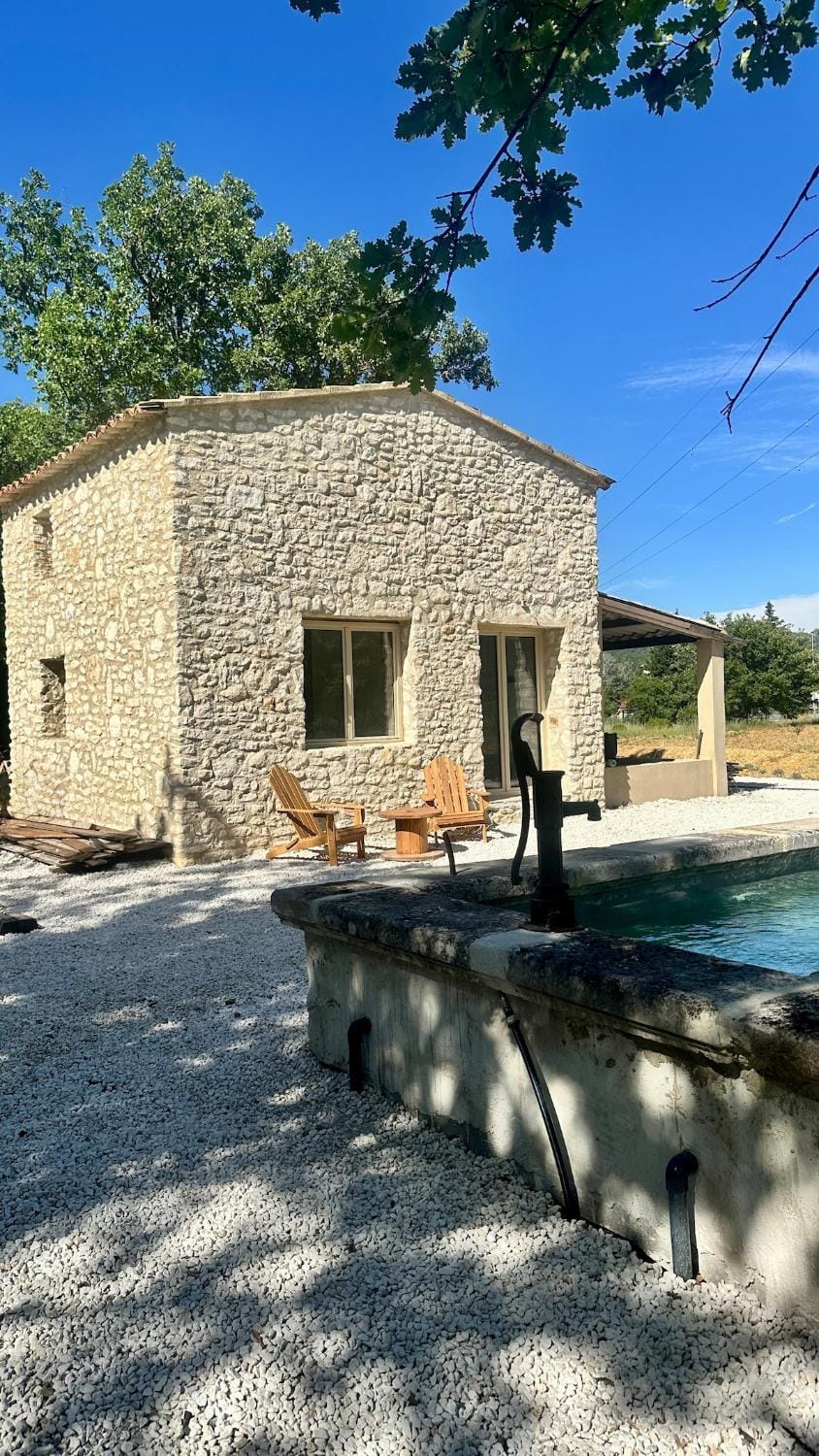 Typical Stone mazet with private pool House in Apt