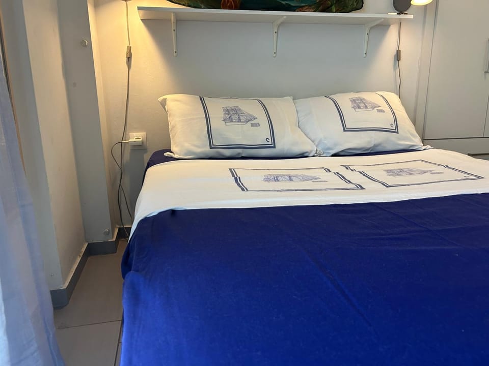 Royal Zea Suite 3 Apartment in Pireas