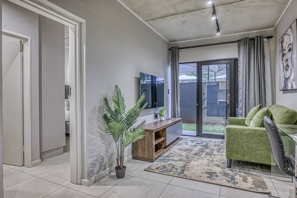 Luxurious 1-Bedroom Apartment in Johannesburgs Waverley Apartment in Johannesburg