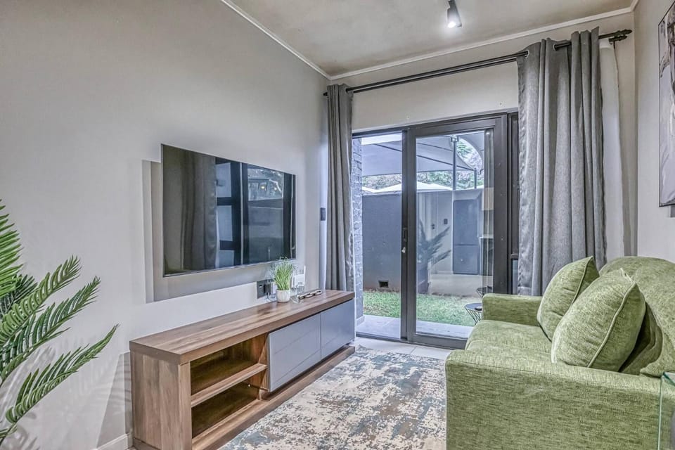 Luxurious 1-Bedroom Apartment in Johannesburgs Waverley Apartment in Johannesburg