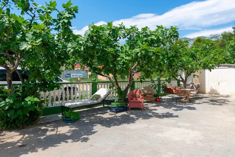 Patio, Seating area